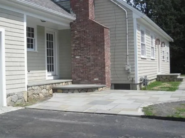 77 Chase Rd, Falmouth, MA 02540