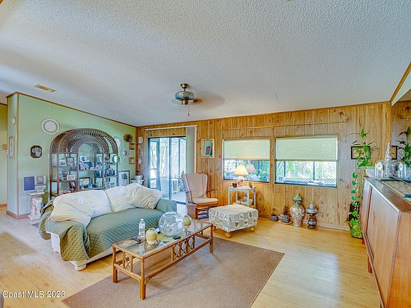 4th image of 615 Marlin Cir