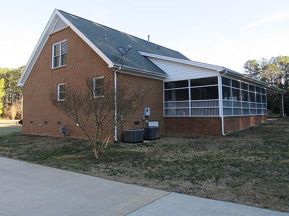 3rd image of 718 Jacqueline Ct