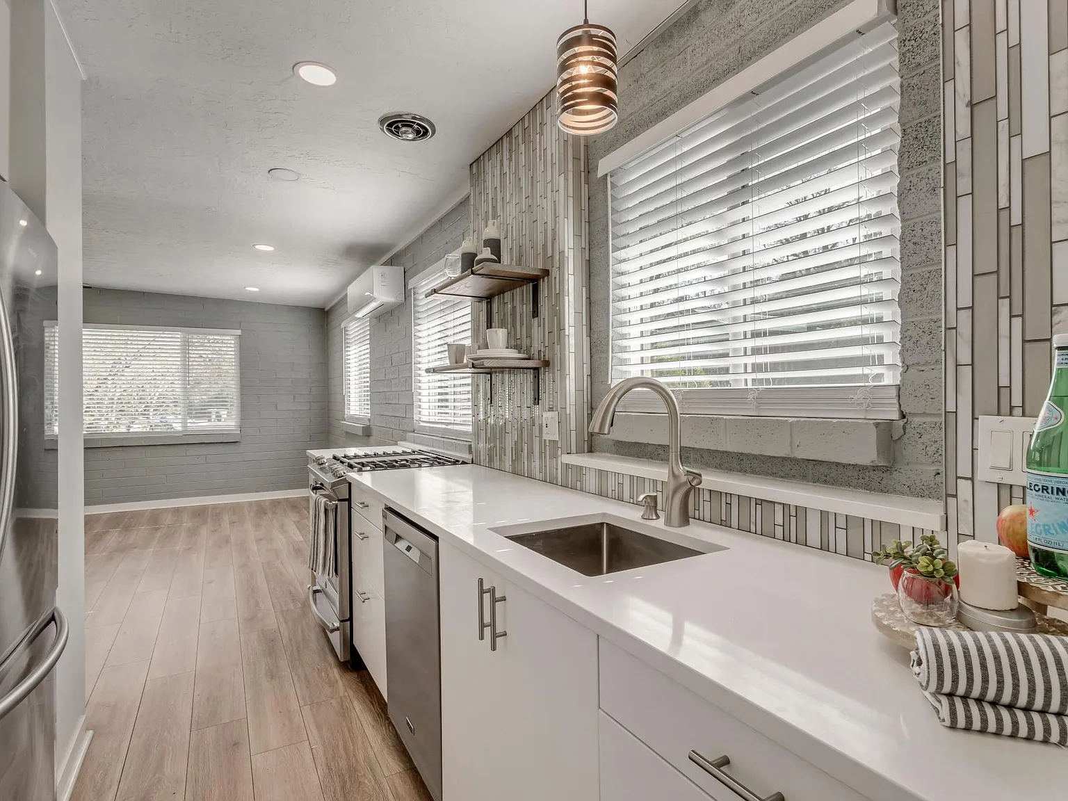 1 bed, 770 sqft, $1,400 — Photo 3