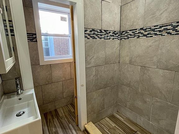 5th image of 122 N 53rd St