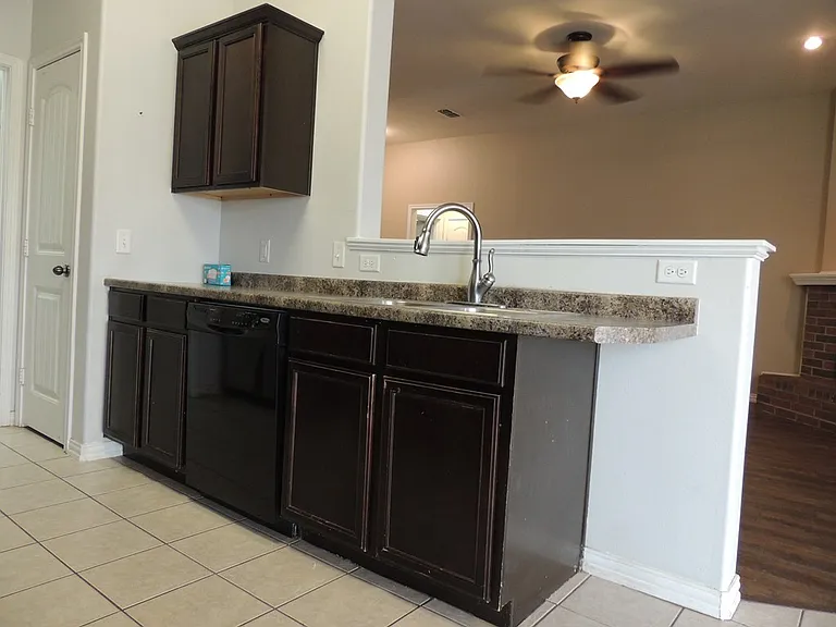 805 Nolan Ryan Dr — Photo 7