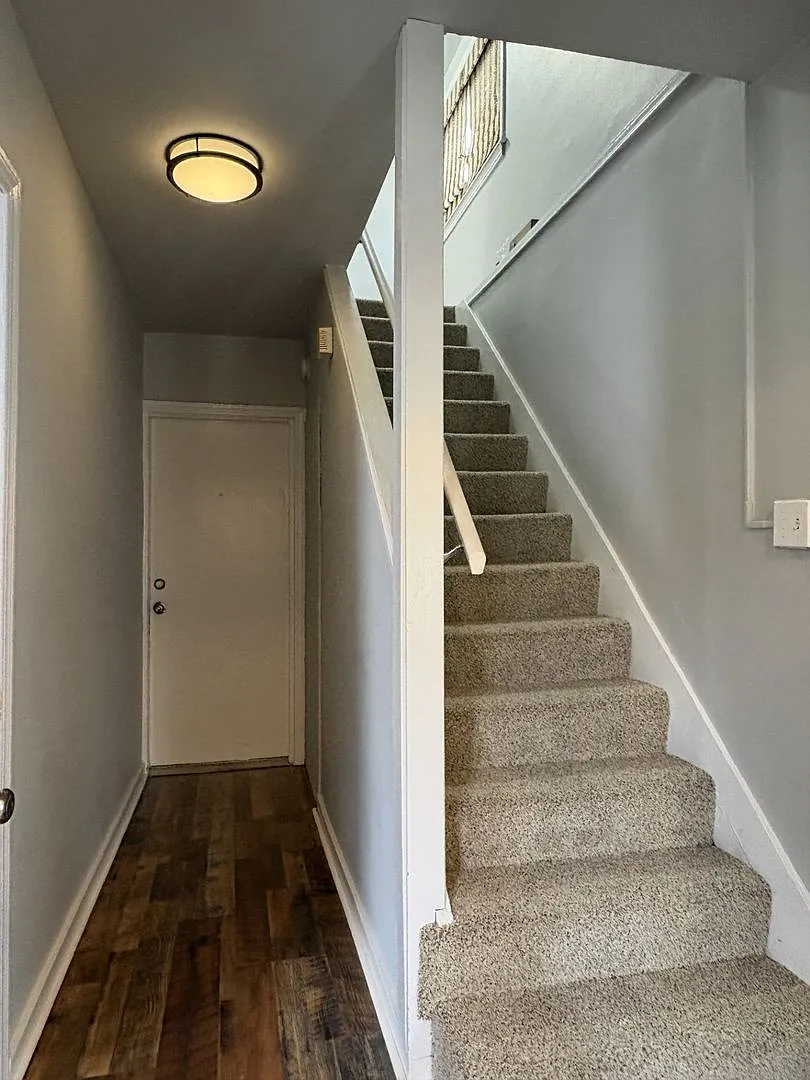 2-Bedroom Upper Unit in Pontiac, Michigan — Photo 2