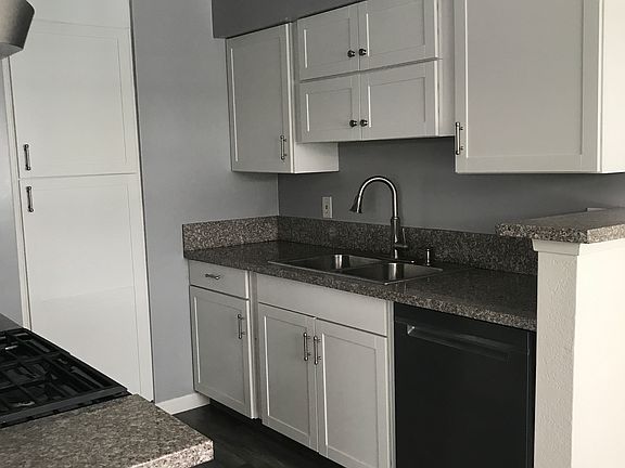 2nd image of 10920 Moorpark St APT 9
