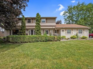 31160 Sturbridge St, Farmington Hills, MI 48331