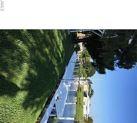 3rd image of 1083 Helm Ln