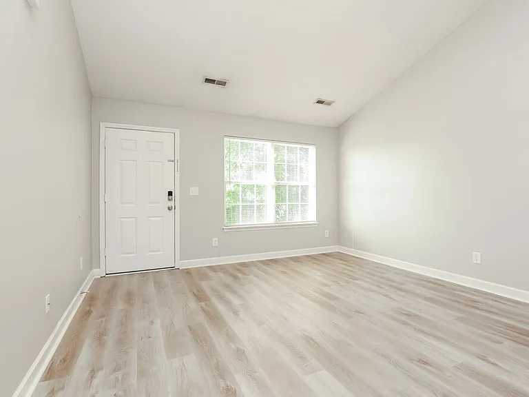 641 Belgium Dr — Photo 5