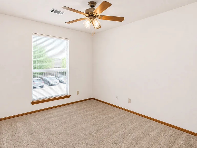 Willow Creek Apartments — Photo 43