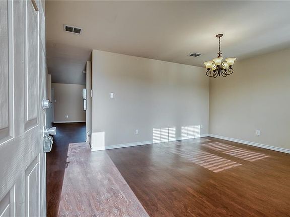 4th image of 2227 Cedarwood Dr
