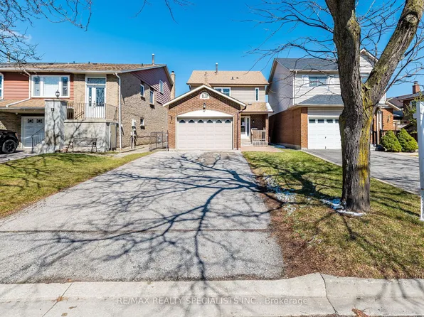 11 Foxacre Row, Brampton, ON L6V 3V7