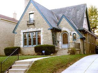 4055 N Newhall St, Shorewood, WI 53211