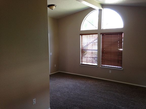 4th image of 23719 Hazelwood Dr
