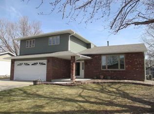 2720 Wendell Dr, Hastings, NE 68901