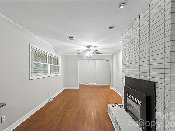 4th image of 7328 Everett Dr
