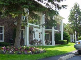 102 Evelyn Ln UNIT A, Lake Geneva, WI 53147