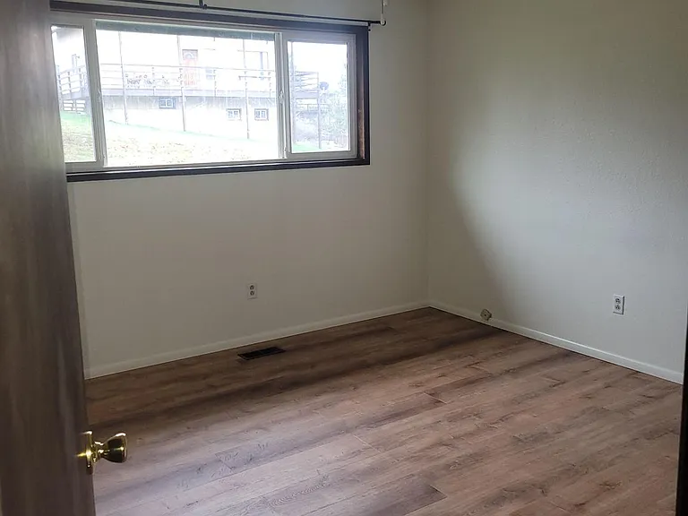 533 Doty St — Photo 7