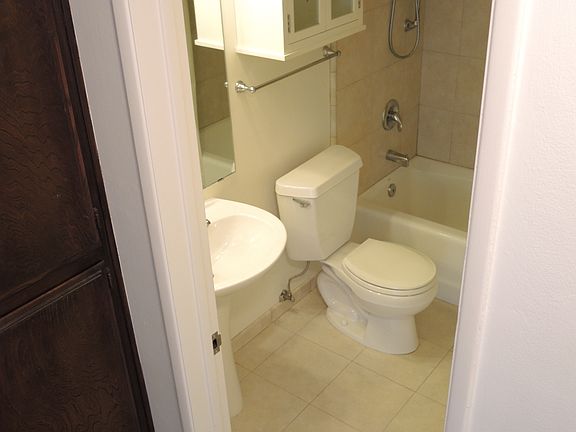 5th image of 4040 Lamont St APT 21