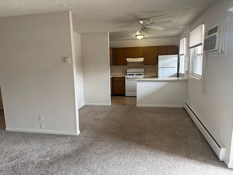 Colonial Point Apartments — Photo 24