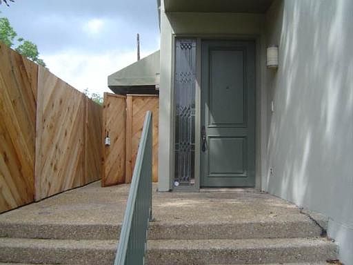 2nd image of 421 CIRCLE ST #421