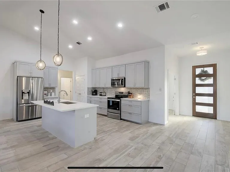 424 N Summit Ridge Dr — Photo 3