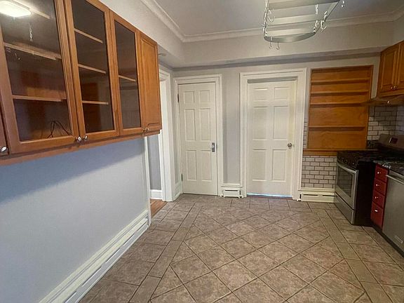 4th image of 180 Clinton B Fiske Ave #1