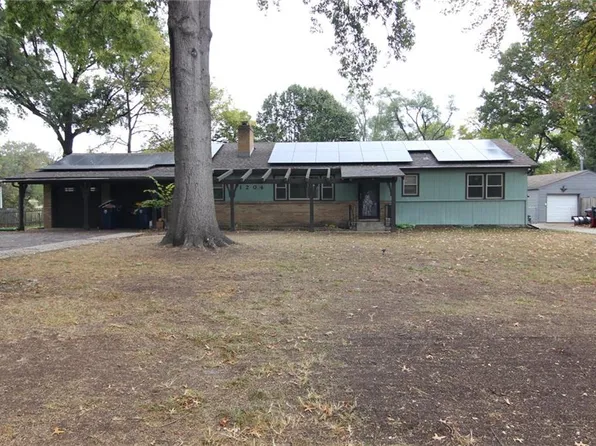 1204 E 108th St, Kansas City, MO 64131