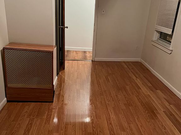 5th image of 927 Post Ave #1