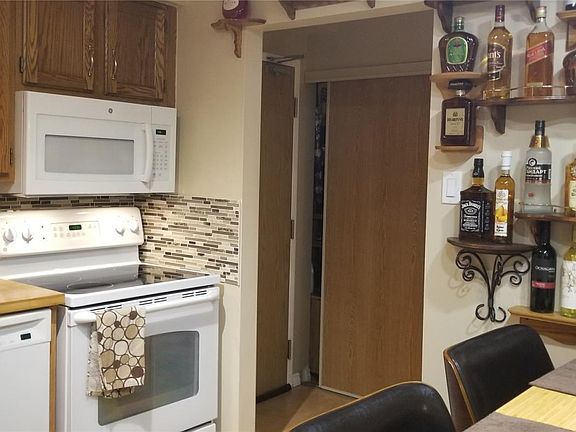 4th image of 2237 McIntyre St #204