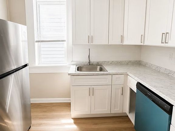 3rd image of 2909 Montgomery St
