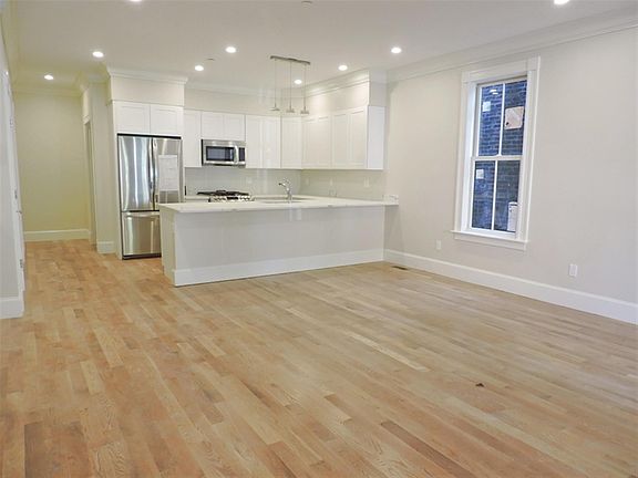 3rd image of 470 Green St
