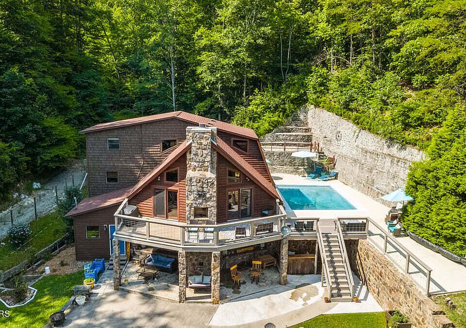 1st image of 237 Foster Rd
