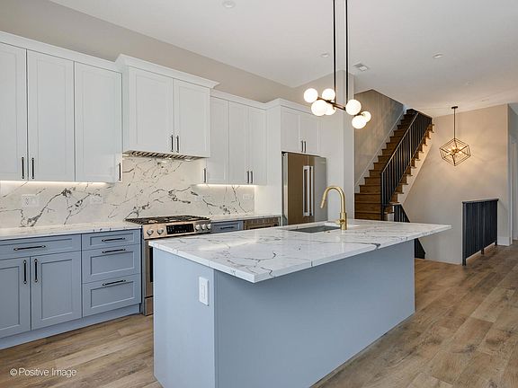5th image of 1938 W Belmont Ave #3