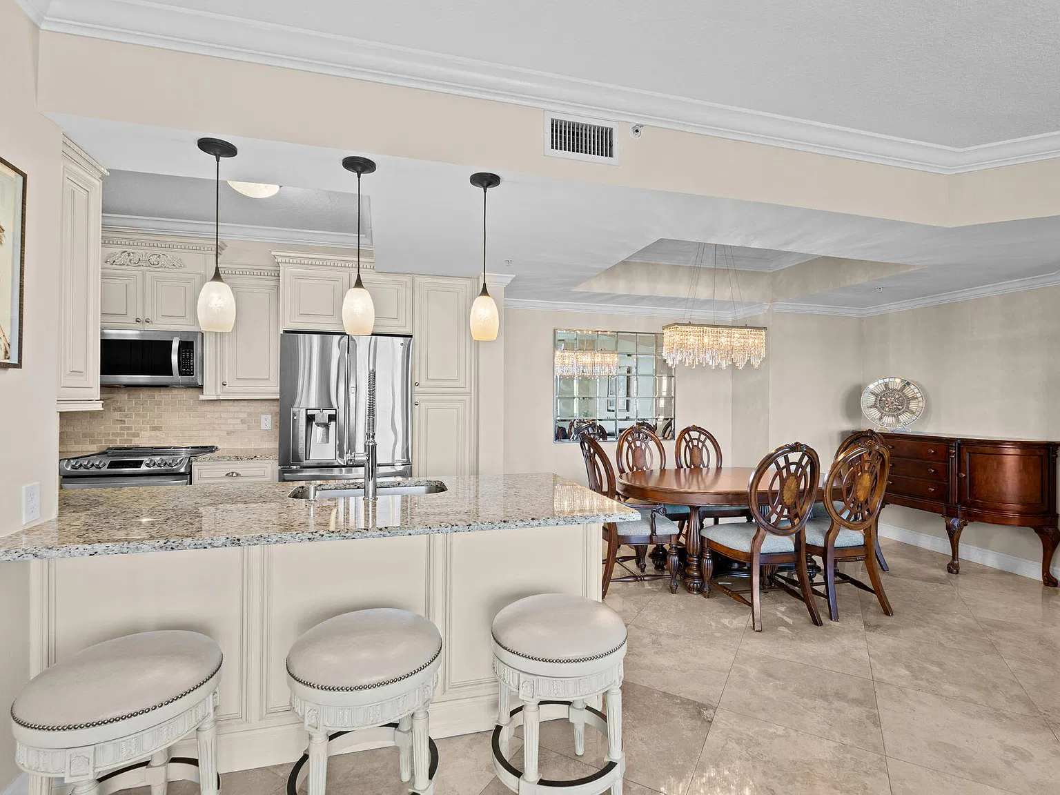 2 bed, 2.0 bath, 1595 sqft, $5,200 — Photo 3