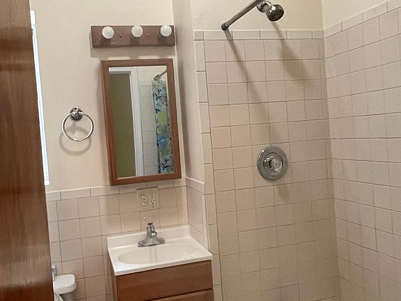 3rd image of 932 N Washtenaw Ave #2