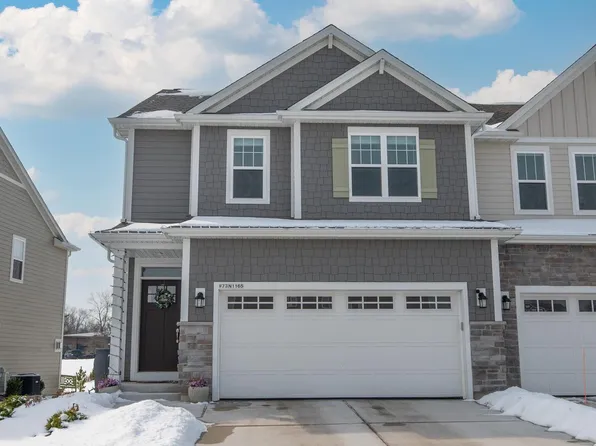 W73N1165 Augusta Ln, Cedarburg, WI 53012