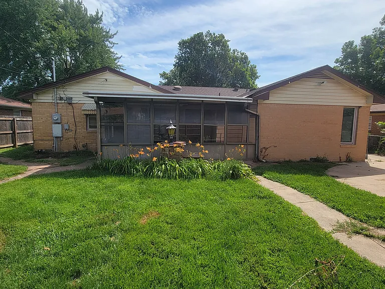 453 N Slade Ave — Photo 22