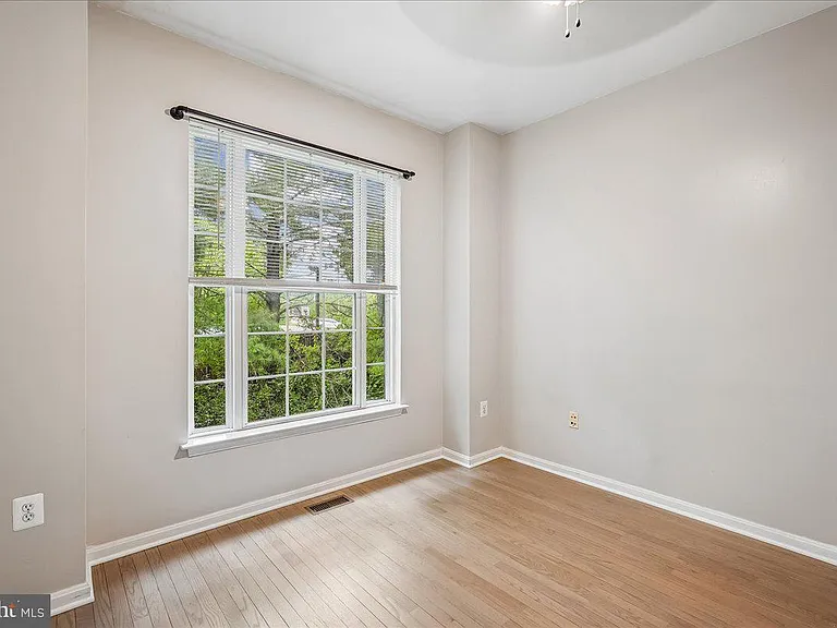 905 Royal Elm Ct — Photo 23