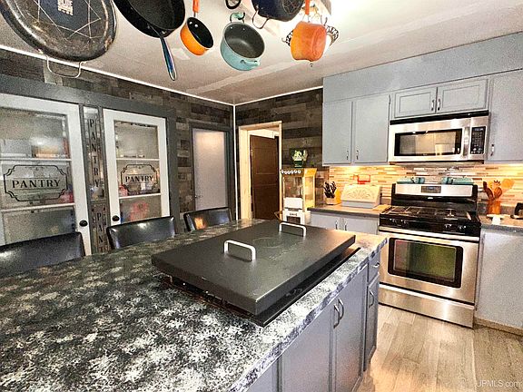 4th image of 1100 E Breitung Ave