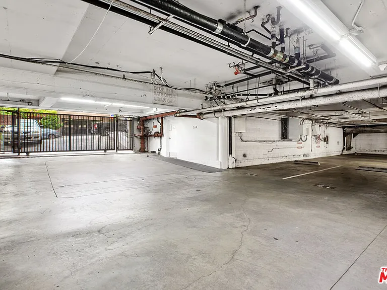 960 Larrabee St #214 — Photo 24