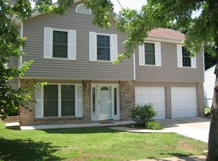 1175 Summit Meadows Dr, Fenton, MO 63026