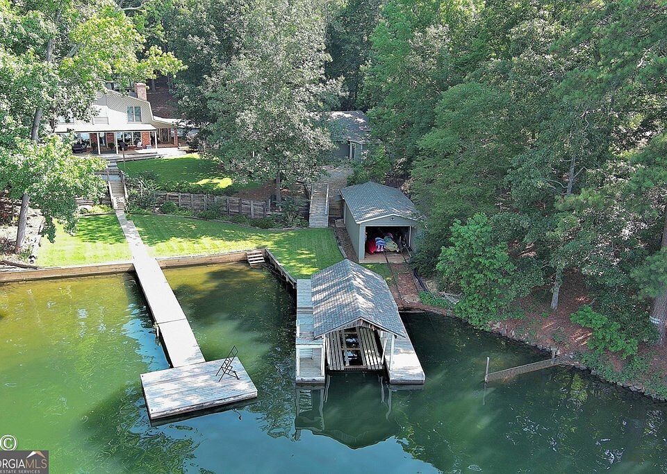 1st image of 233 Pinetree Rd