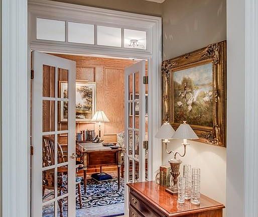 5th image of 233 Waterbury Cir