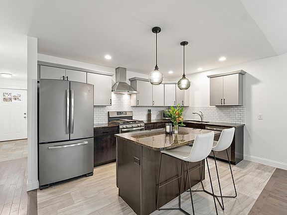 5th image of 375 Pride Street #18