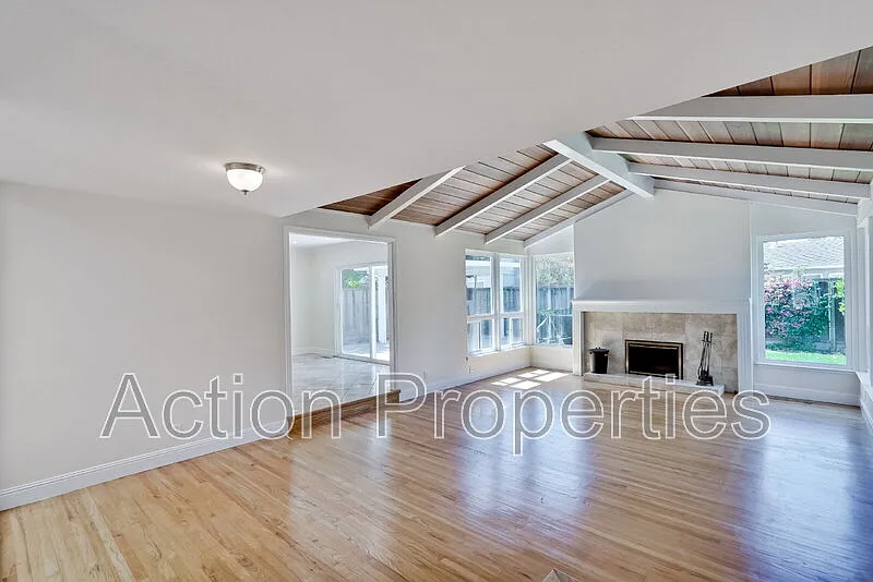 4 bed, 2.0 bath, 1803 sqft, $9,995 — Photo 4