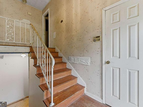 3rd image of 2131 Chevy Chase Ln