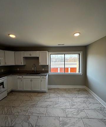 2nd image of 711 N Main St #D-4
