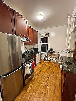 5th image of 200 Waverly Pl #2RS
