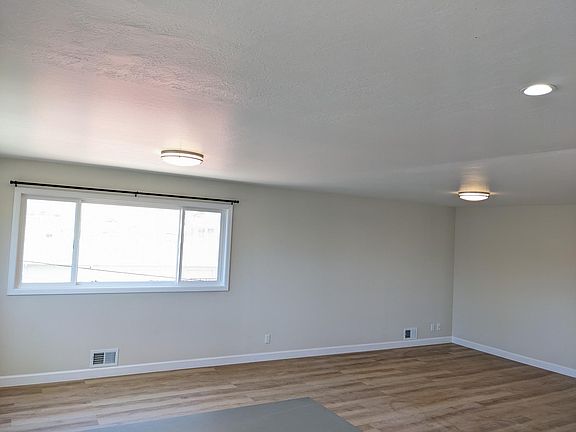 3rd image of 744 2nd Ln