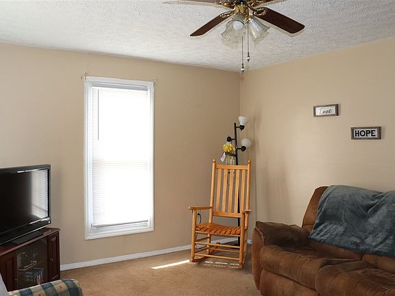 4th image of 413 Pendleton St