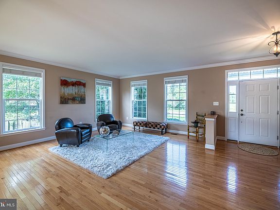 4th image of 8896 Edmonston Dr